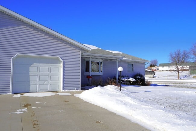 Building Photo - 2 Bedroom, 2 Bath Home