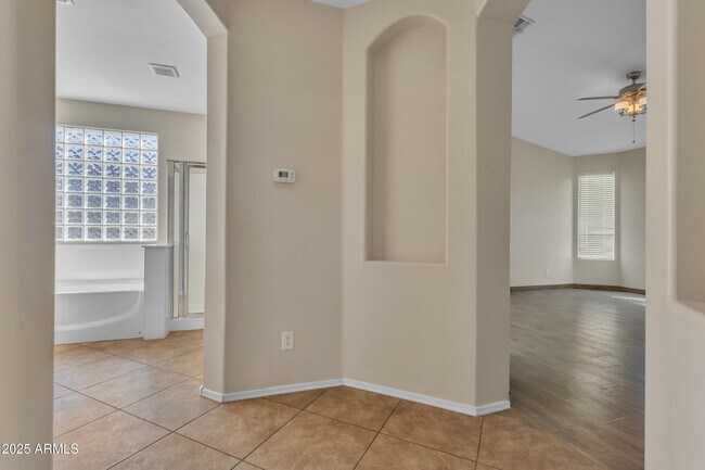 Building Photo - 3233 E Blue Ridge Way