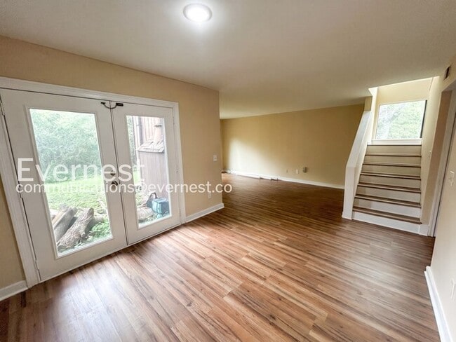 Building Photo - 9 Sycamore Ct