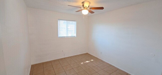 Building Photo - 2601 E Monte Cristo Ave