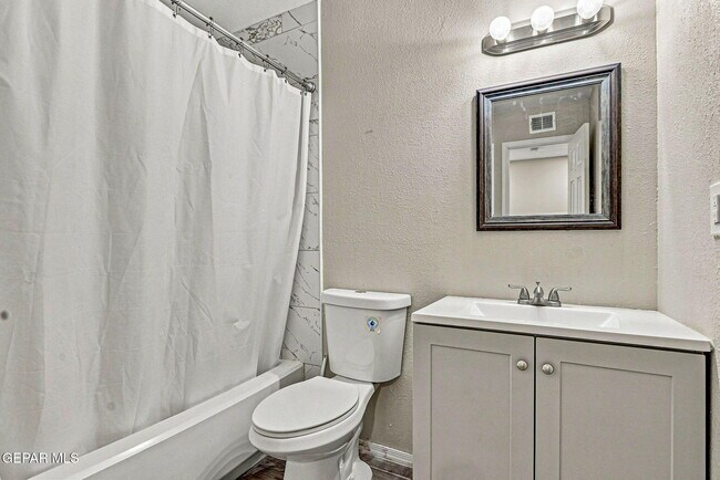 Building Photo - 11524 Meadowbrook Dr