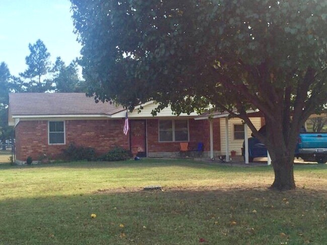 Primary Photo - 3 bed 1 bath country home