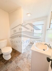 Building Photo - Crestline Home Available Now