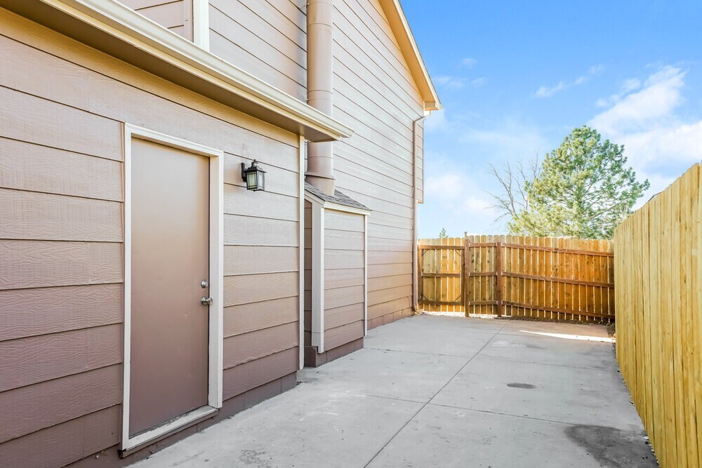 Building Photo - 1038 Nolte Dr W