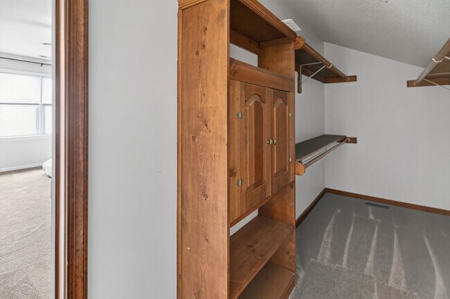 Building Photo - 898 Gunston Ct