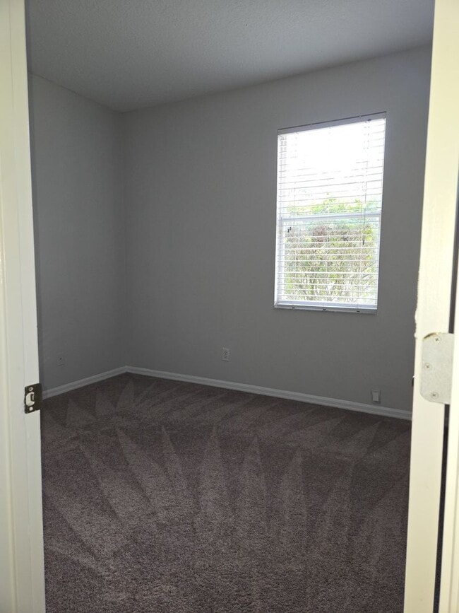 Building Photo - Waterford Trails: 5 Bedroom+ loft, 3 Bath,...