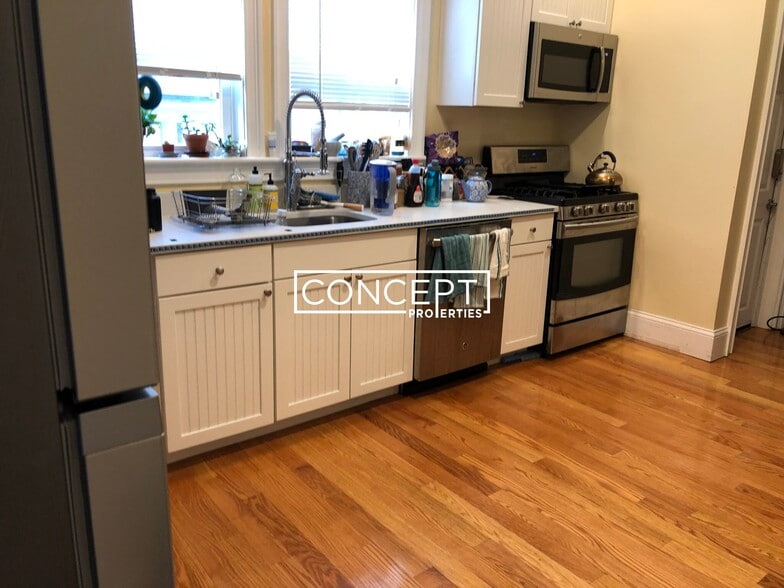 Building Photo - 8 Claremon St