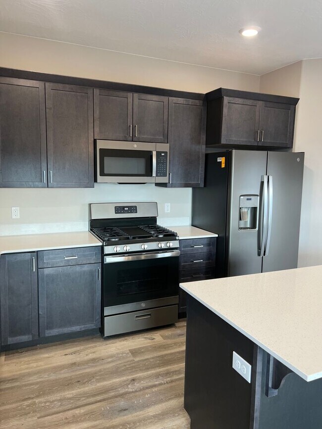 Building Photo - Brand new 3 bedroom 2.5 bathroom townhome