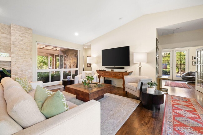 Building Photo - 49105 Casa Del Rio