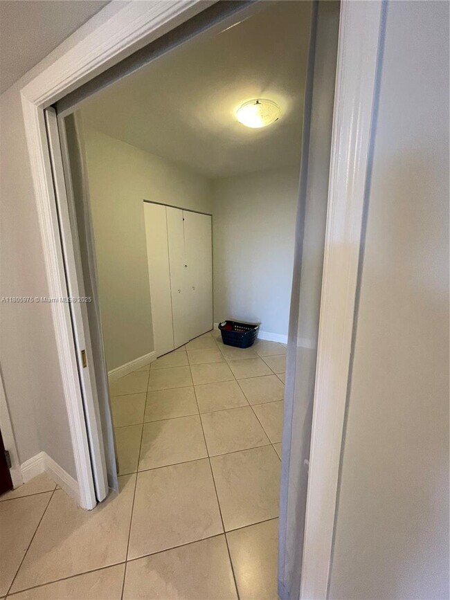 Building Photo - 9559 Collins Ave