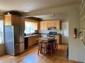 Building Photo - 2850 McGee Ave