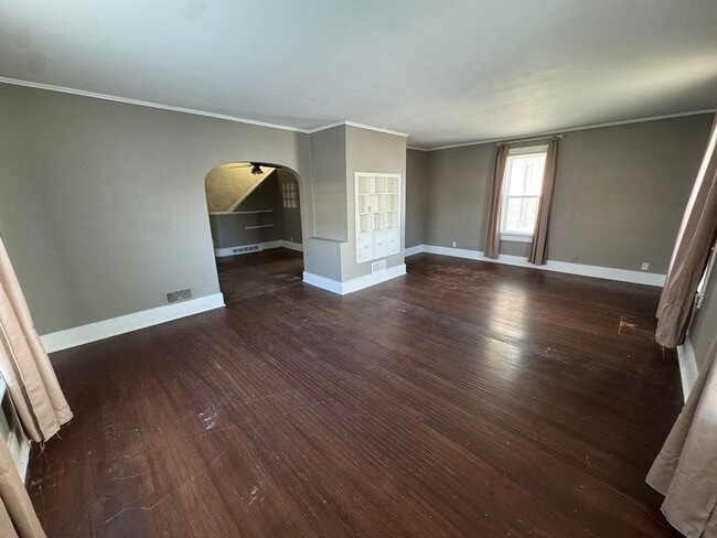 Building Photo - House available for rent