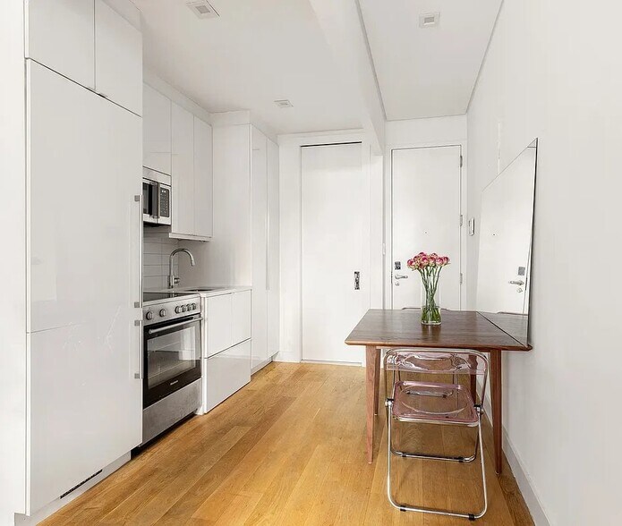 Building Photo - 26 Prince St