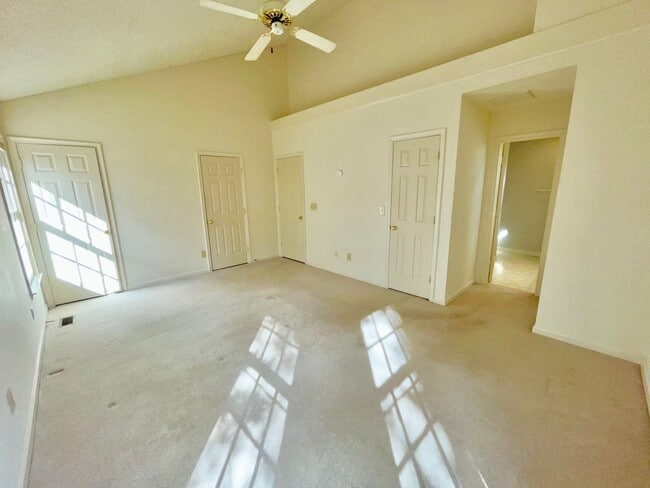 Building Photo - 3 Bed 2.5 Bath Beautiful Home Located North West Greensboro!