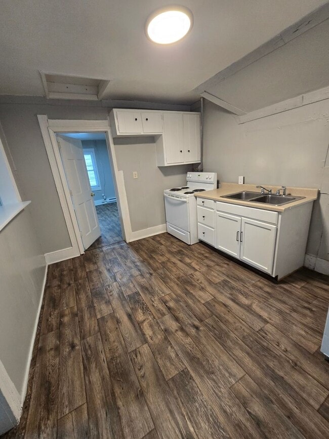 Building Photo - Three Bedroom Apartment Located in Anderson, IN!!!  ( Section8 Welcomed)