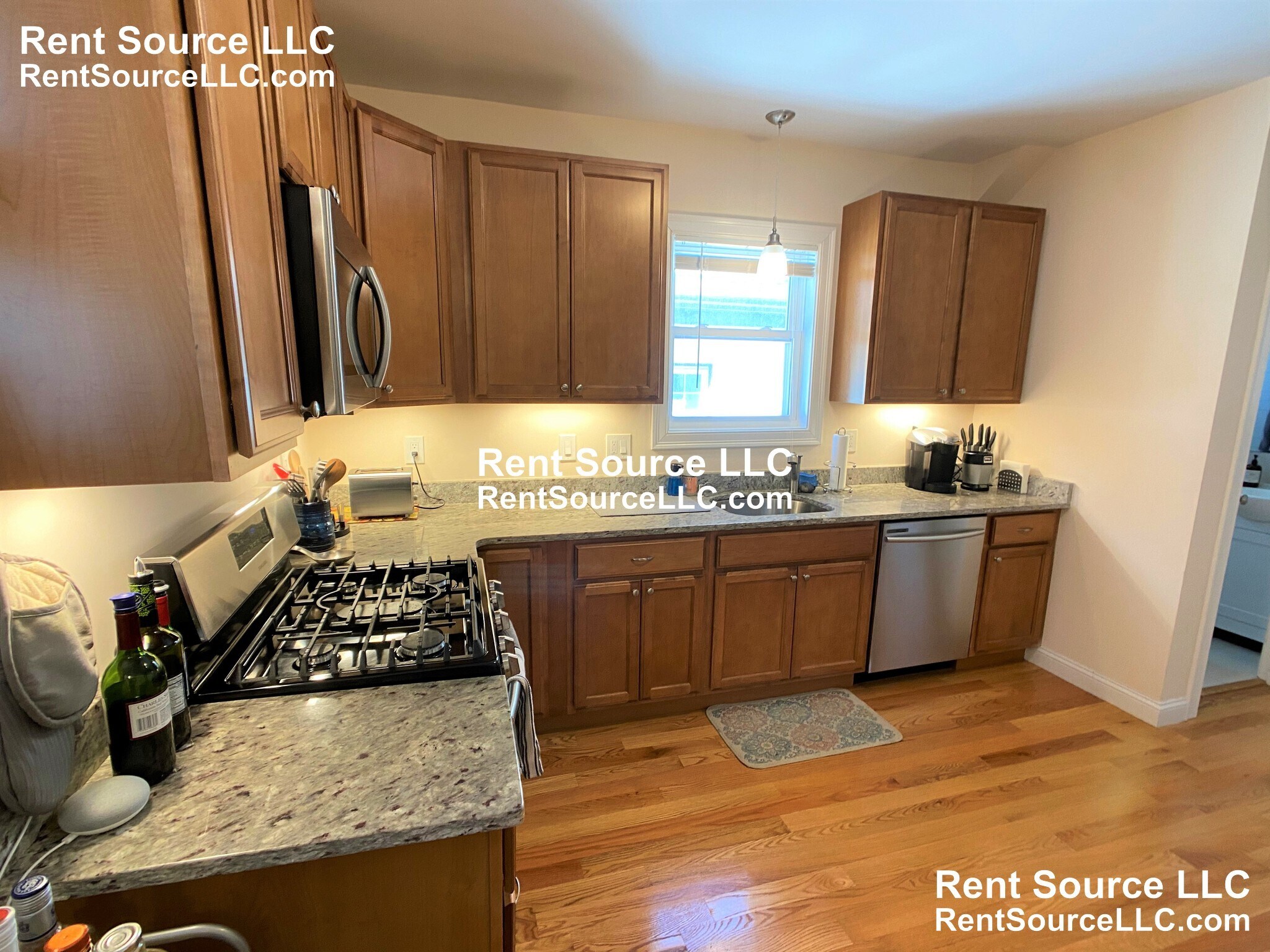 Building Photo - 537 Main St