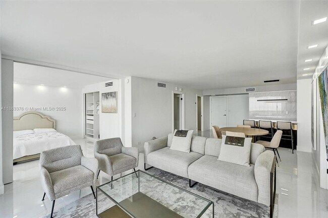 Building Photo - 6039 Collins Ave