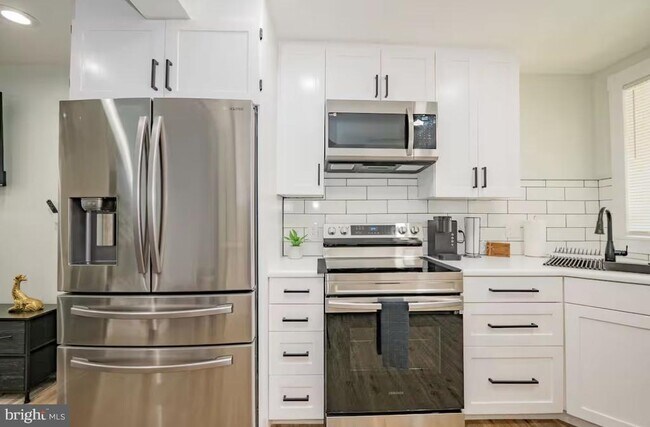 Building Photo - 1125 Washington Blvd