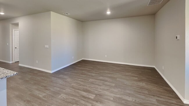 Building Photo - Very Nice 4 Bedroom 2 Bath Home in Piedmont Schools