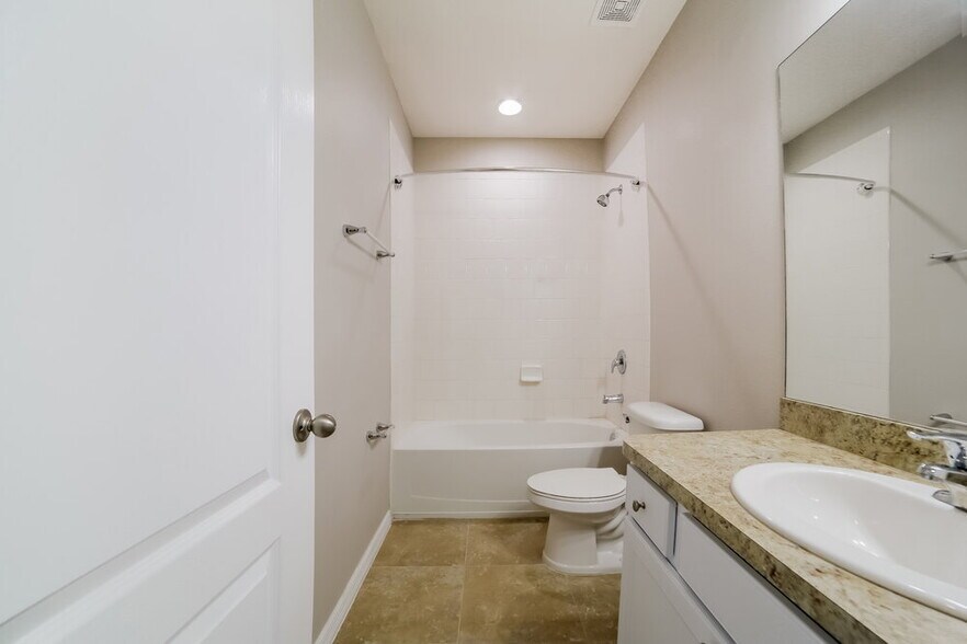 Building Photo - 10408 Red Carpet Ct
