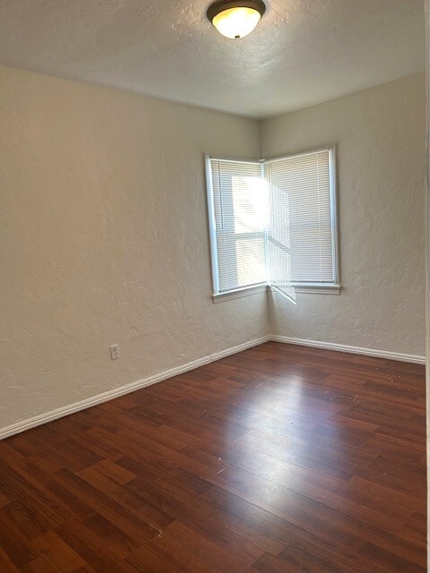 Building Photo - 321 S Pauley St