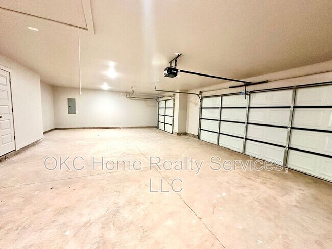 Building Photo - 2184 Hilltop Ln