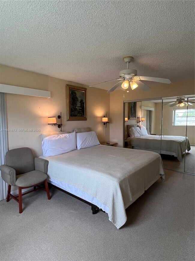 Building Photo - 720 Burgundy L