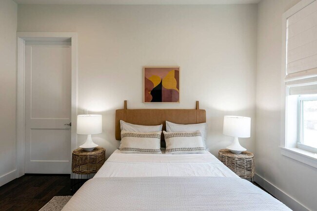 Building Photo - 127 Greenleaf Ln