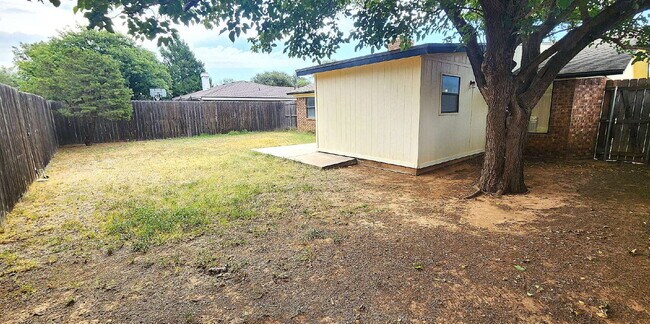 Building Photo - Beautifully updated 3/2/2 in the Meadows -Modern Updates & Flexible Living Space!