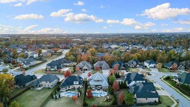 Building Photo - 504 NE Green Creek Rd