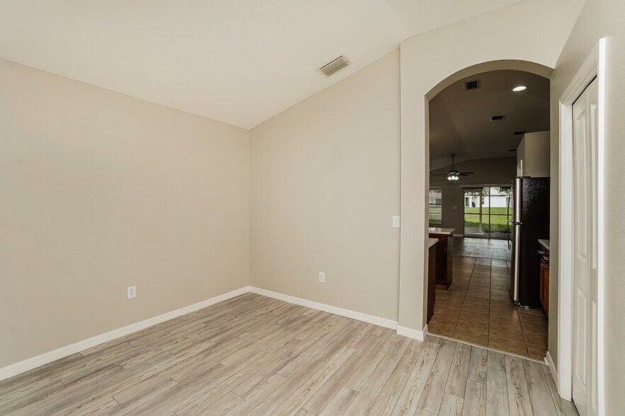 Building Photo - 9464 Southern Charm Cir