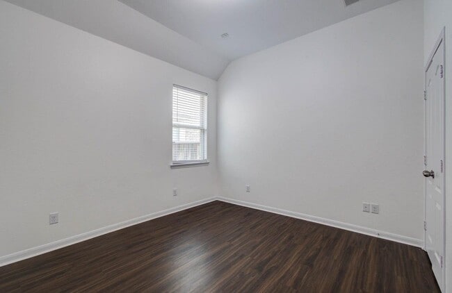 Building Photo - 17622 Quiet Shores Dr