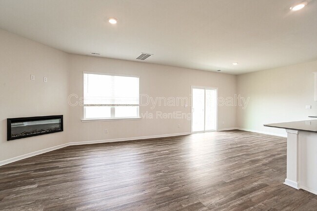 Building Photo - 1365 37th Ave Lane NE