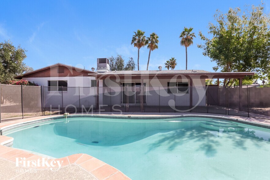 Building Photo - 4924 S Hazelton Ln