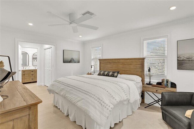 Building Photo - 1945 Anglers Cove