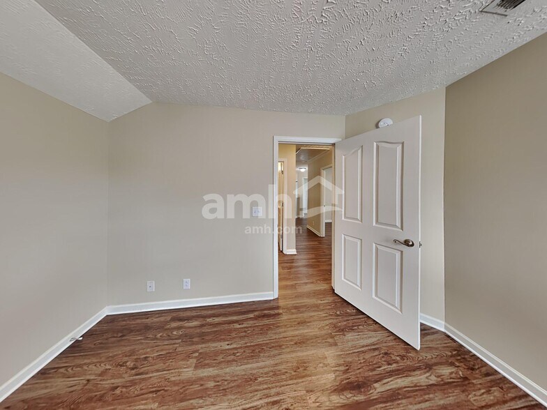 Building Photo - 2617 Westhaven Dr