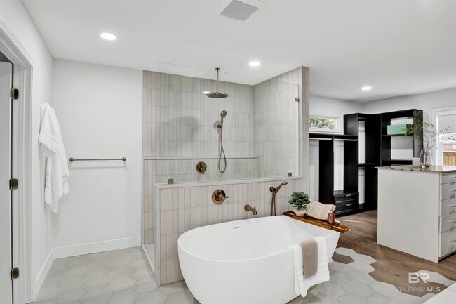 Building Photo - 380 S Church St