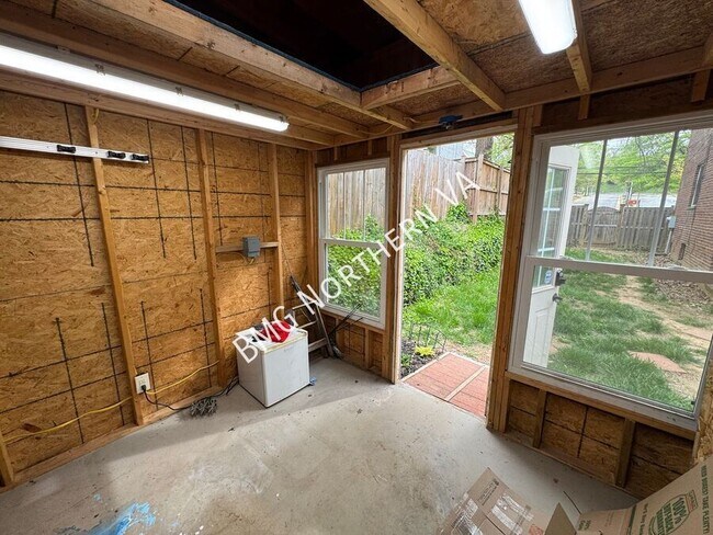 Building Photo - 130 Cambridge Rd