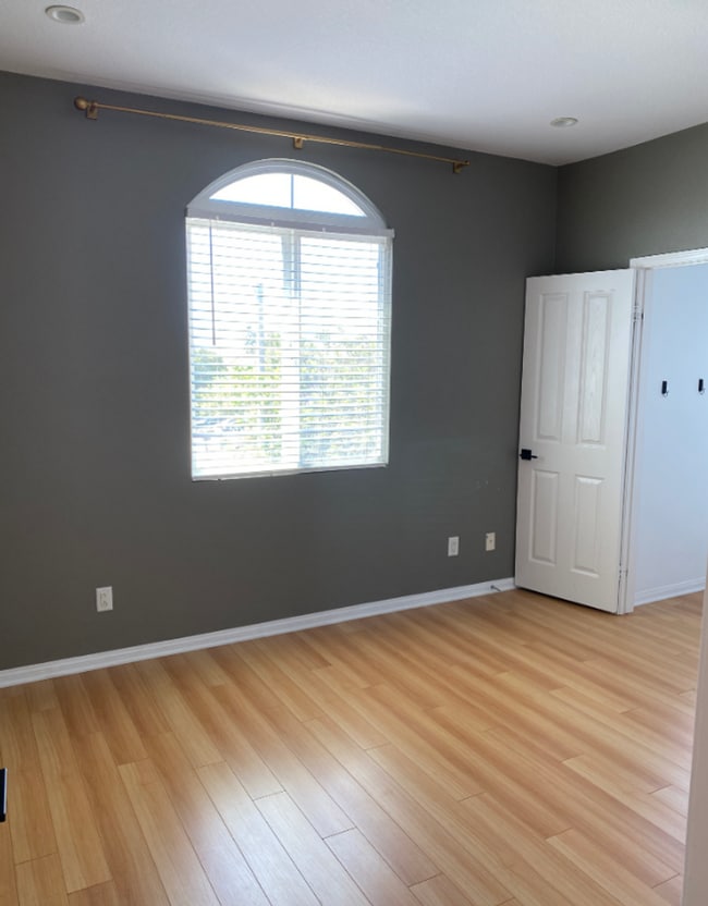 Building Photo - 4 bedroom, 3 bath Big Sky home!