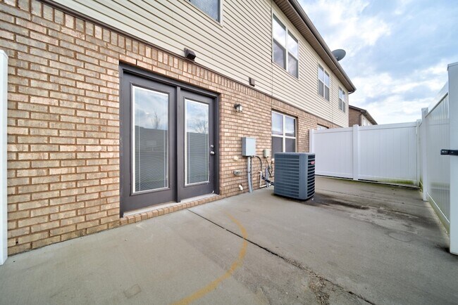 Building Photo - 226 Saxony Way