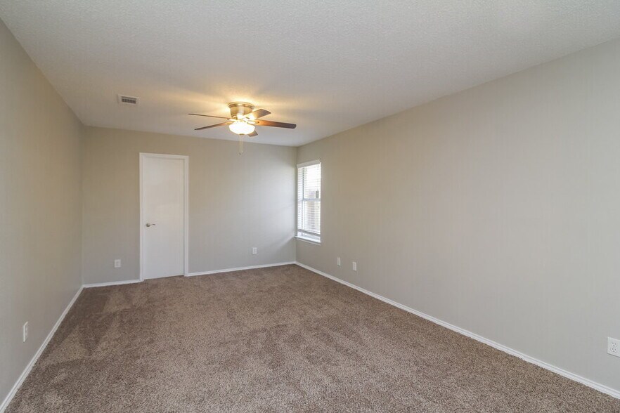 Building Photo - 900 Vicksburg Ln