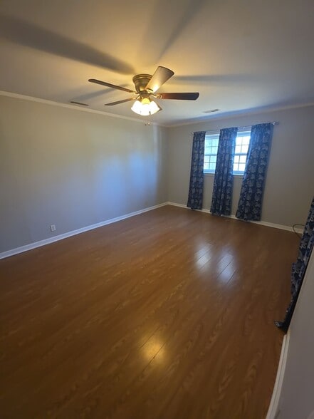 Building Photo - 117 Lynn Dr