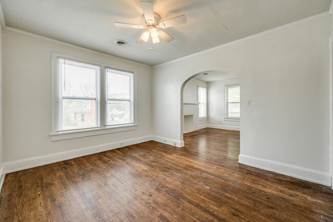 Building Photo - 2 Bedroom 1.5 bath All Brick Ranch in Rock...