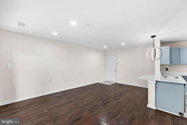 Building Photo - 673 Constellation Square SE