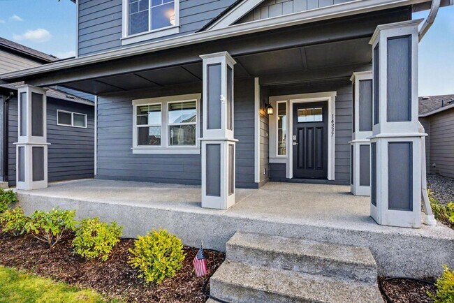 Building Photo - Modern Yelm Home Built in 2023, Walk-In Closets, Deep Storage & Neighborhood Park!