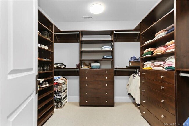 Building Photo - 46 Burr Farms Rd