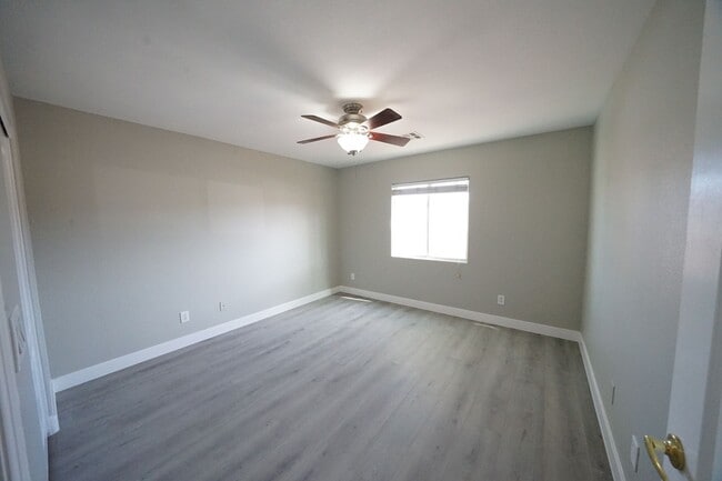 Building Photo - SHOWINGS AVAILABLE NOW