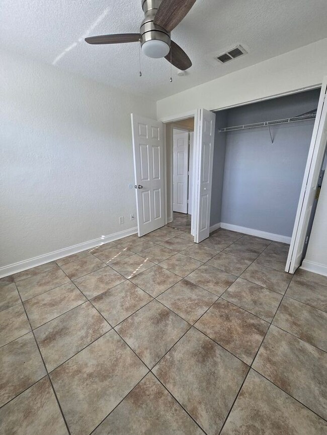 Building Photo - Beautiful 2/1 Condo for Rent - Ask For 1st...