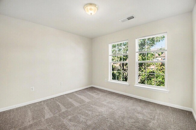 Building Photo - 1114 Ellis Ave