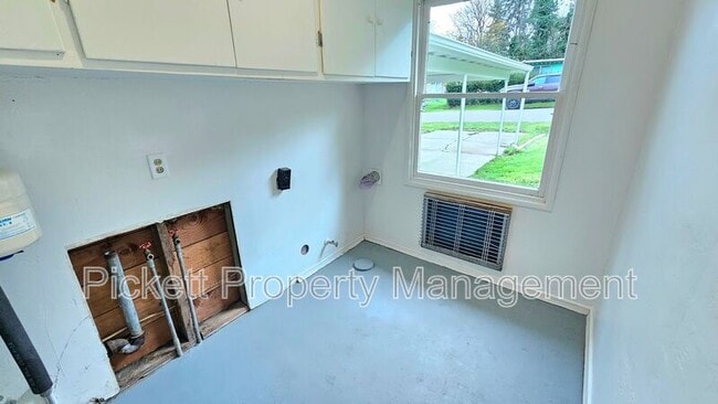 Building Photo - 2514 Spring St